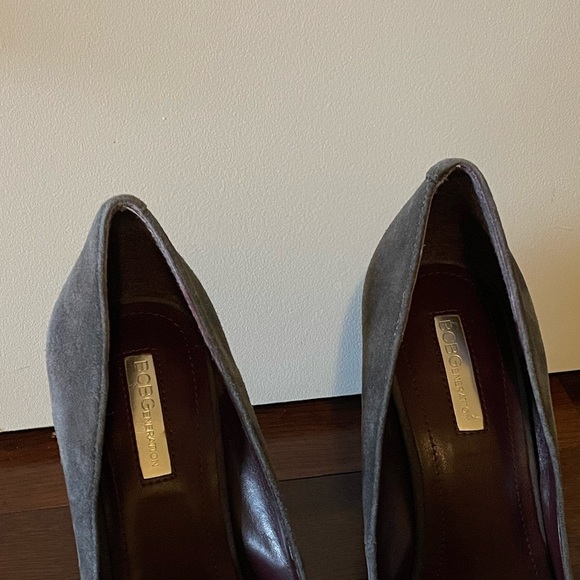 BCBG Chunky Suede Heels Size 8 - Picture 5 of 5